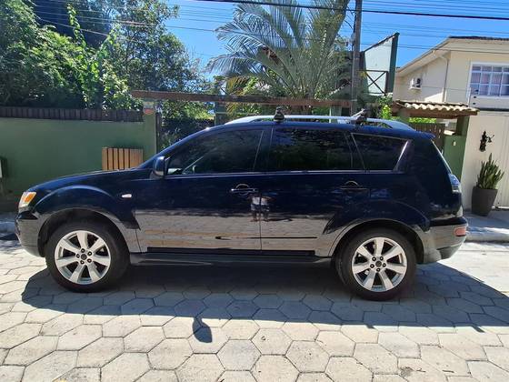 MITSUBISHI OUTLANDER 3.0 GT 4X4 V6 24V GASOLINA 4P AUTOMÁTICO MITSUBISHI OUTLANDER 3.0 GT 4X4 V6 24V GASOLINA 4P AUTOMÁTICO